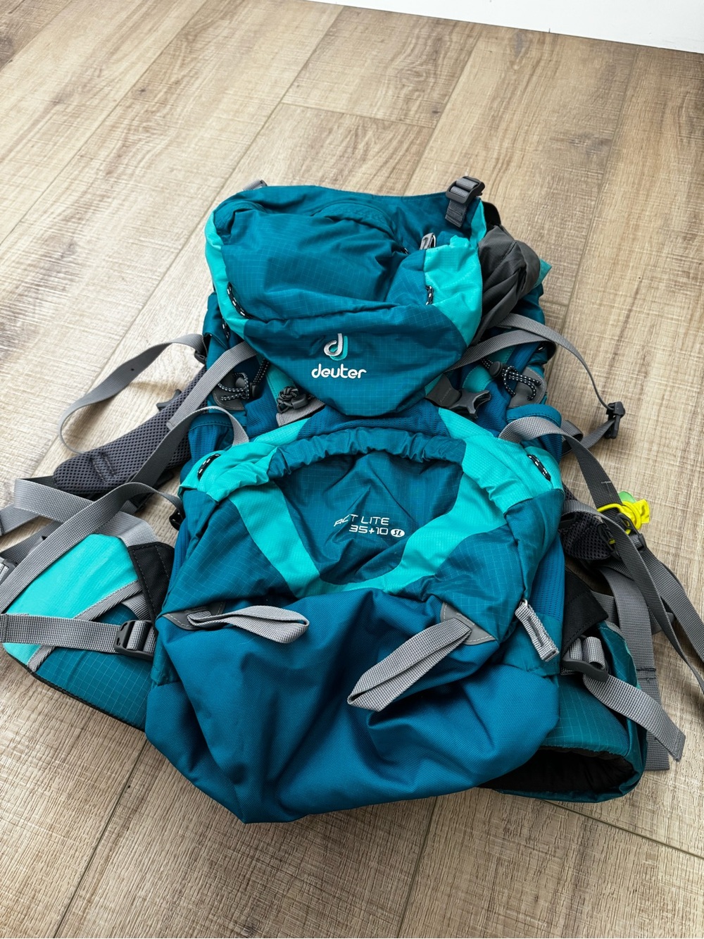 Deuter ACT Lite 35+10 Teal Hiking Backpack